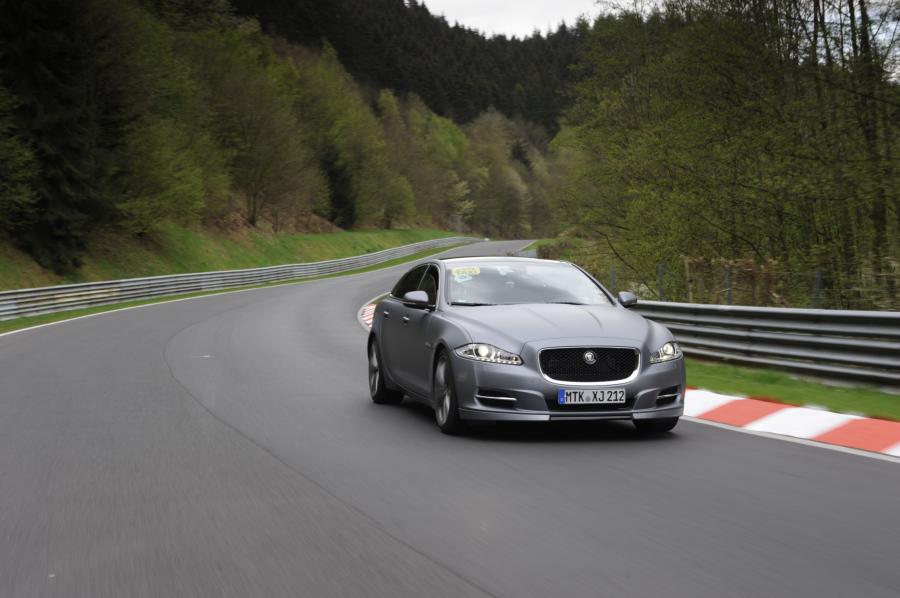  Jaguar XJ SuperSport Nurburgring Taxi 2012 года  (фото 35 из 51)